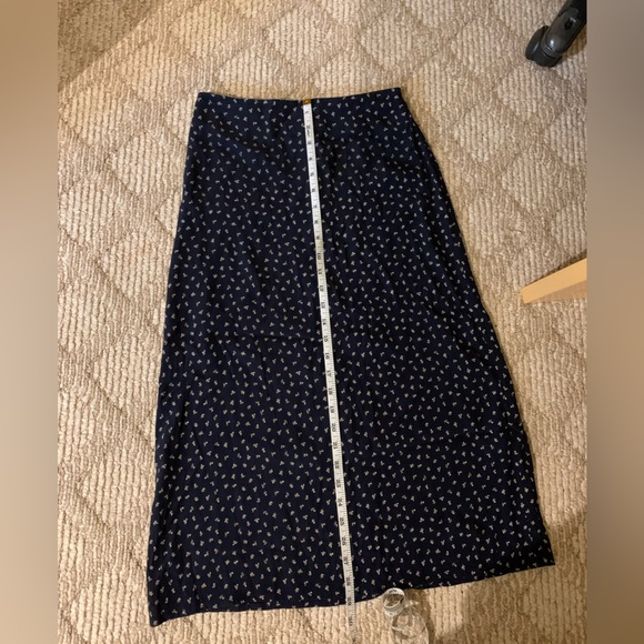 Brandy Melville phoebe midi skirt - Picture 5 of 7